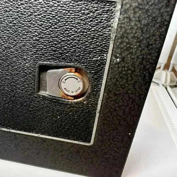 Vintage Yashica Camera No. 3515043 8- ES Untested - Picture 5 of 9